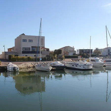 Front De 12 Personnes Saint-Cyprien (Pyrenees-Orientales)