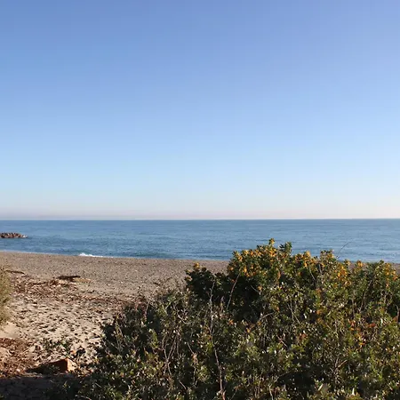 Front De 12 Personnes Saint-Cyprien (Pyrenees-Orientales)