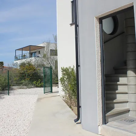 Hotel Front De 12 Personnes