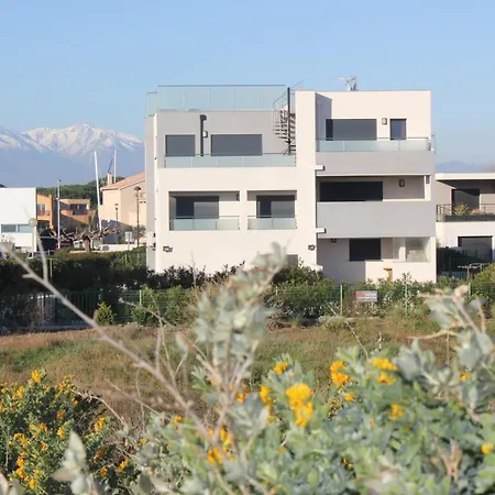 Hotel Front De 12 Personnes 3*